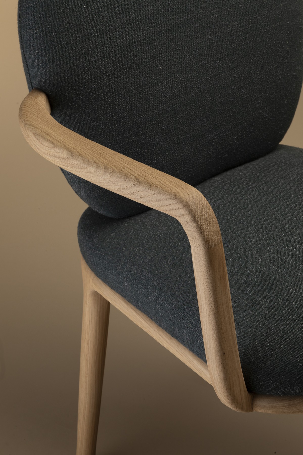 Chaise Biseau — Accoudoirs — détail