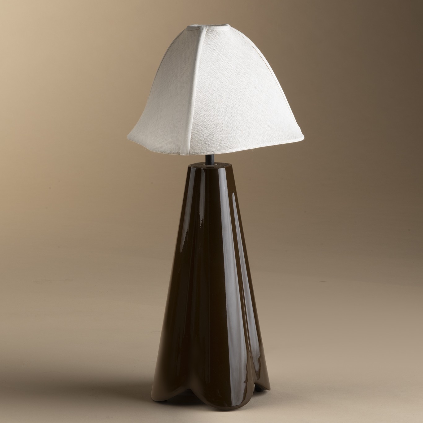 Lampe de table Pointe par Hartis — vue 1